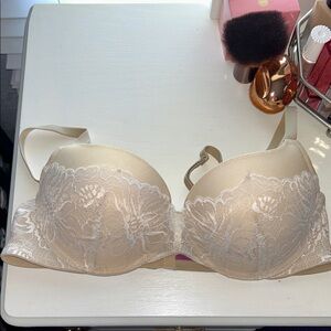 Adore Me Cream Lace Push-Up Bra